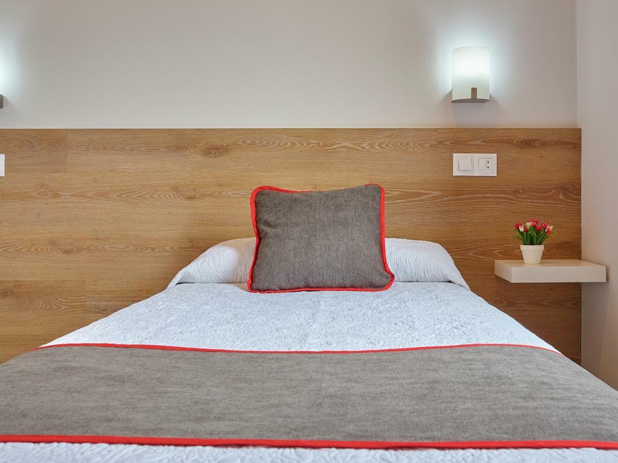 Hostal Nobadis Cervera  Exterior photo