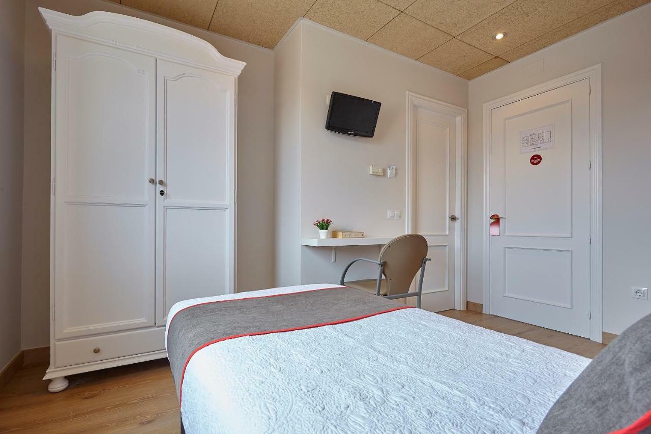 Hostal Nobadis Cervera  Exterior photo